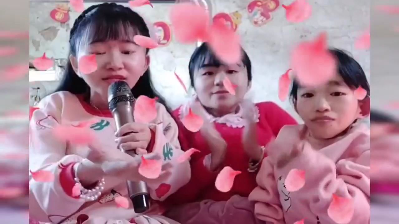 袖珍三姐妹的日常,长得很美,渴望爱情