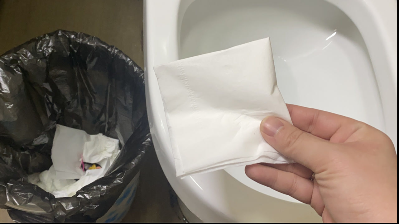 卫生纸应该扔马桶还是垃圾桶?家里人都想错了,难怪越