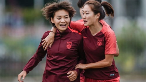 女足亚洲球王!王霜传球脚脚致命,美女门将气坏了