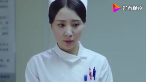医生剪开美女内衣图片_美女被医生剪开衣服