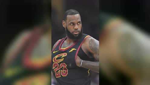 囧囧NBA：当詹姆斯起跳了千万要让开 不然只能当背景板了