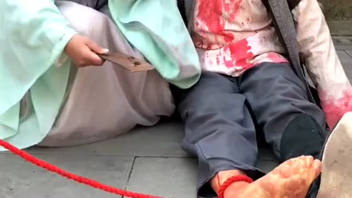 原来电视剧拍摄演员腿砍下来就是这么拍的,全都是用的道具,开眼界