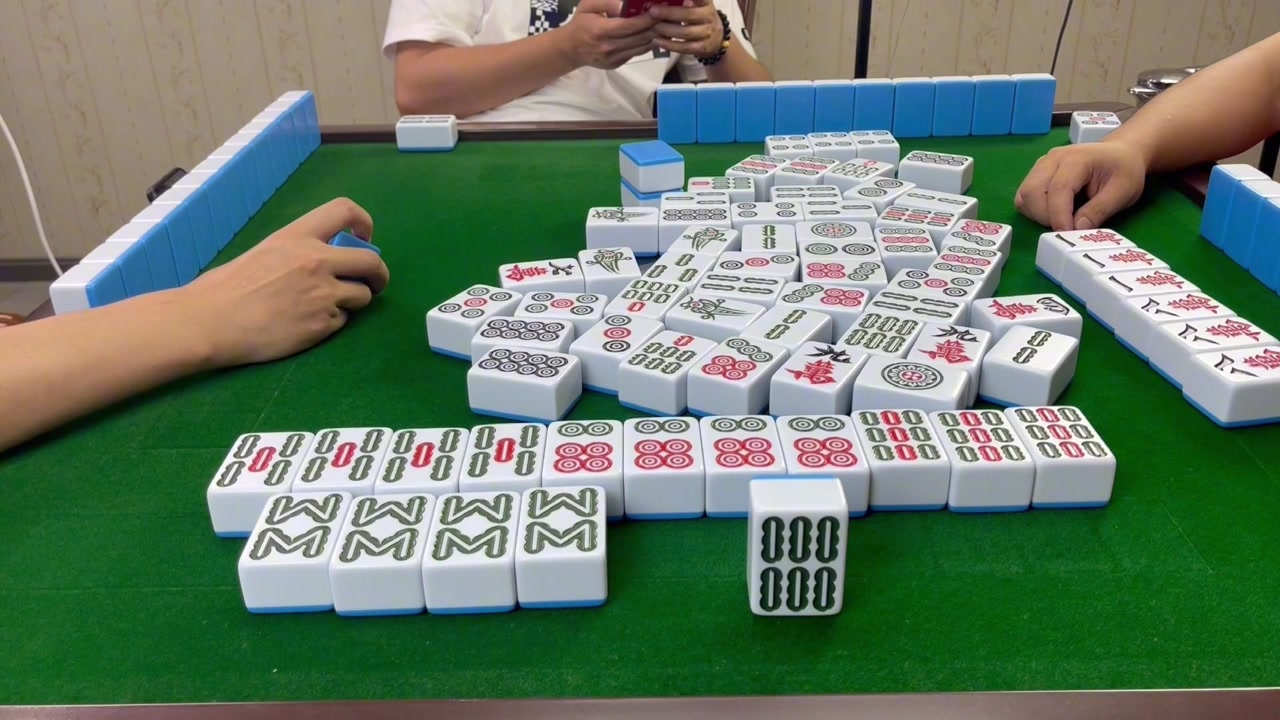 四川麻将:乱碰来好牌,差点又成十八罗汉