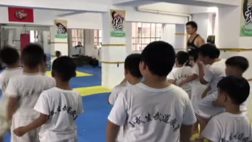 芷江县人口_团结奋进的芷江人口计生局领导班子.-问君哪得 优 如许(2)