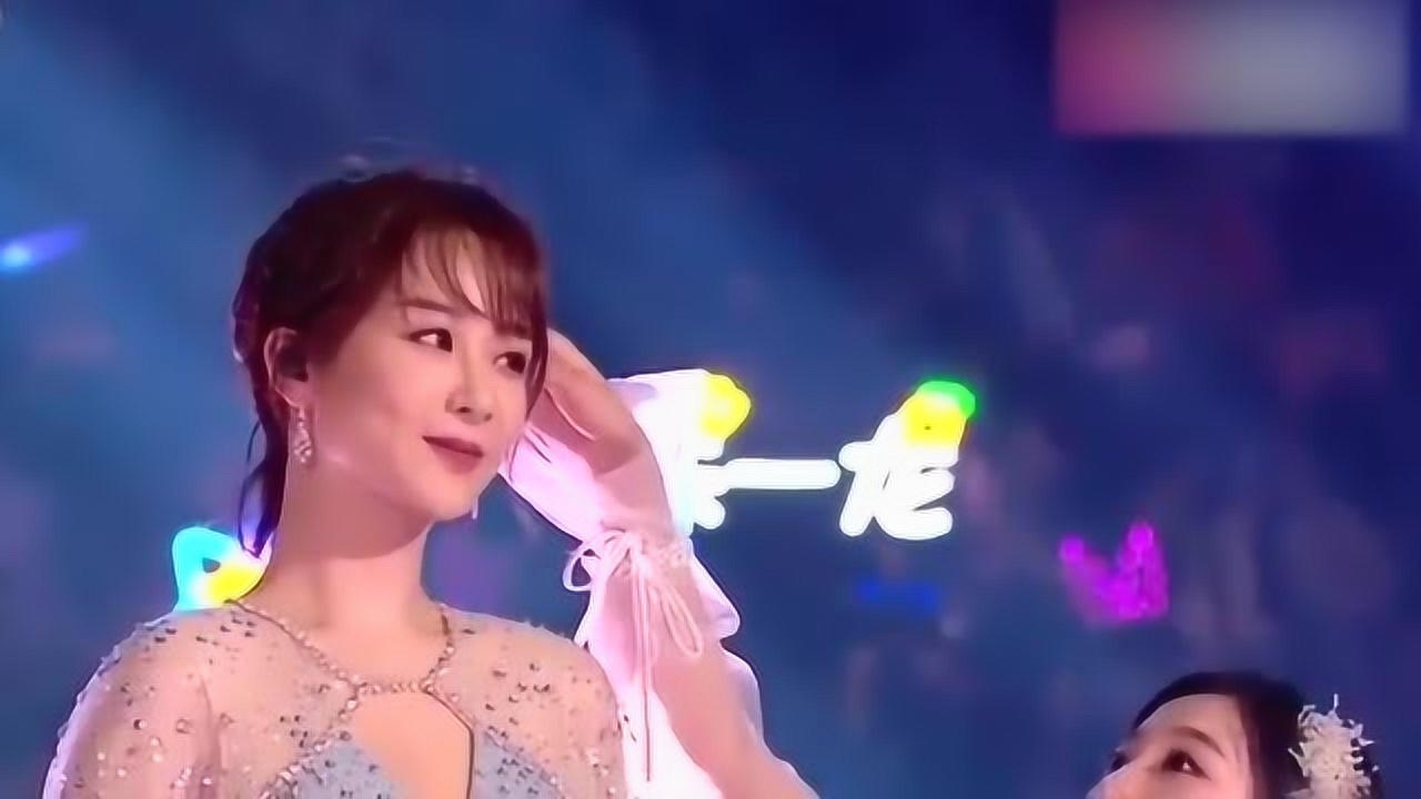三倍流畅播放 4k超清体验  01:15   邓伦和杨紫合唱《天地无霜》,太