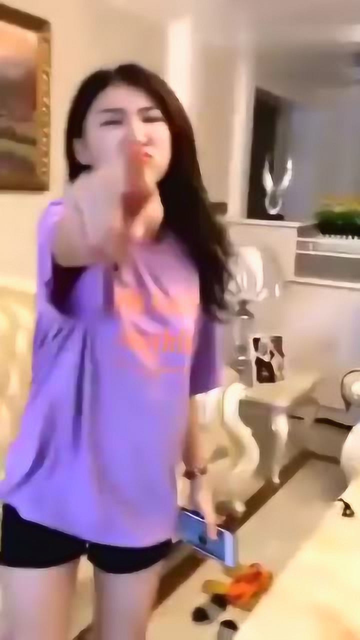 薯片味不够吗?为什么你吃薯片前要抠脚呢?