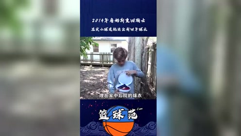 詹姆斯重回骑士那年，小球迷这个举动，看哭了无数球迷！