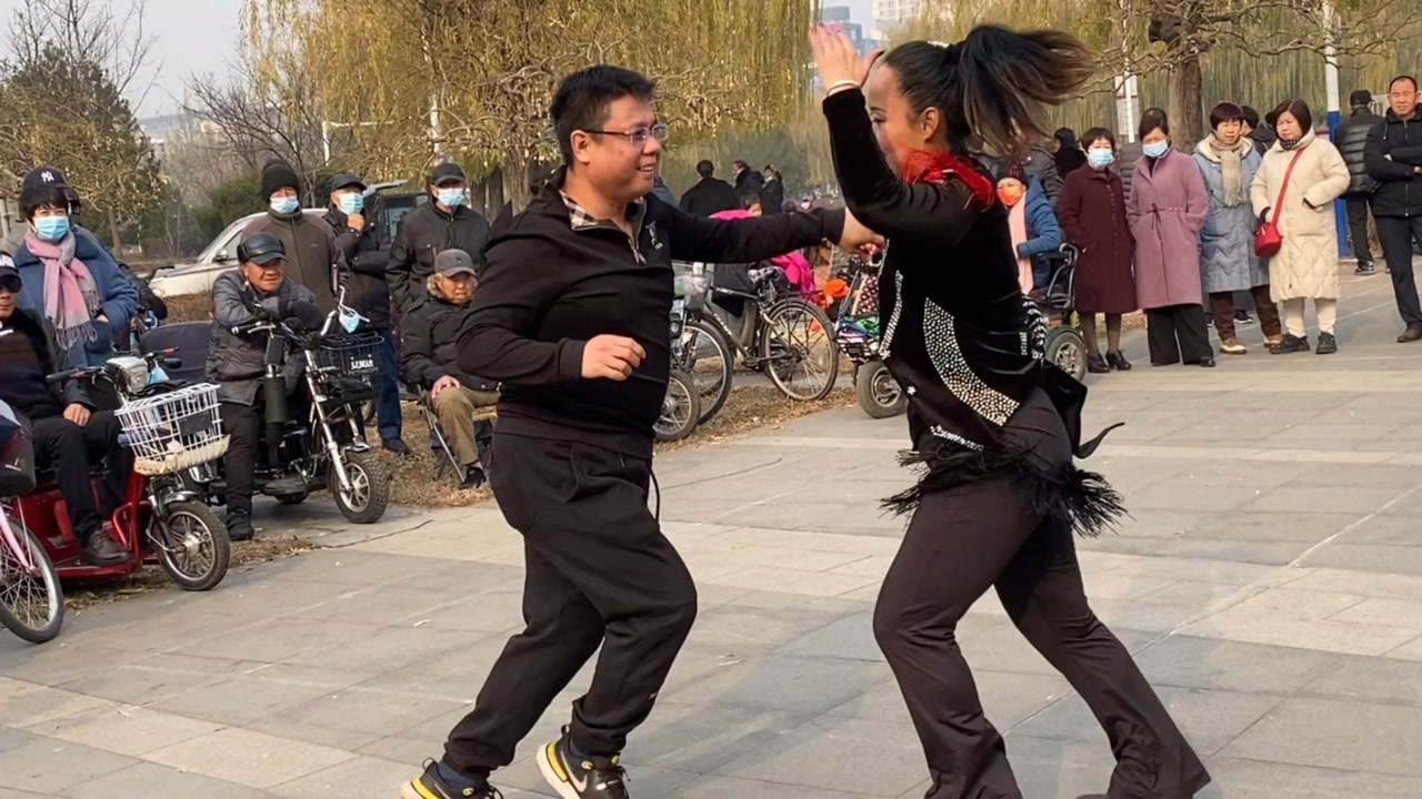 唐山吉舞远近驰名,天津美女帅哥来唐山登场表演精彩吉特巴,好美!