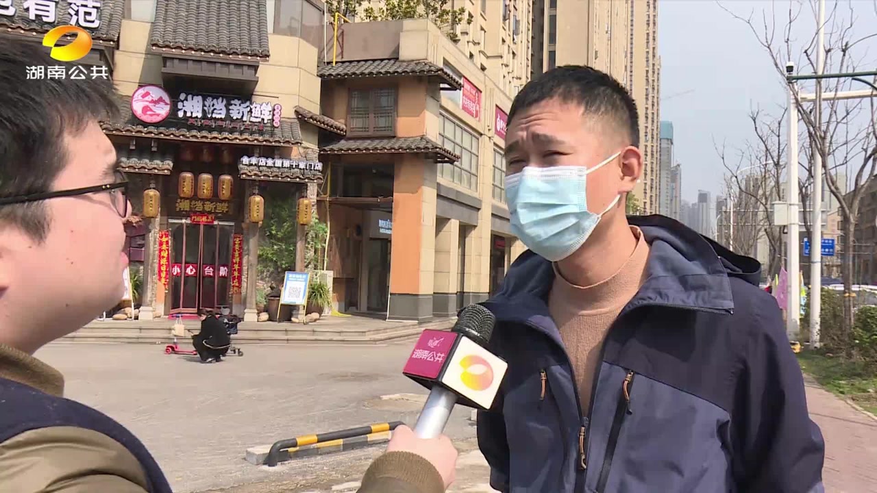 小伙投诉看房被诱导交定金 销售总监:“帅哥,都是成年人”