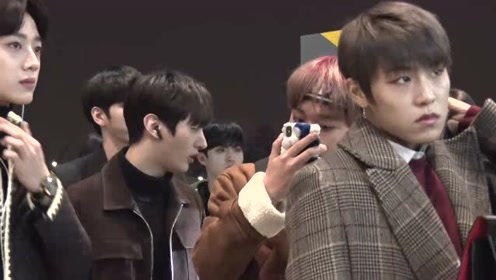 防弹少年团 Wannaone两组合现身机场获粉丝接机 娱乐播不停 腾讯视频