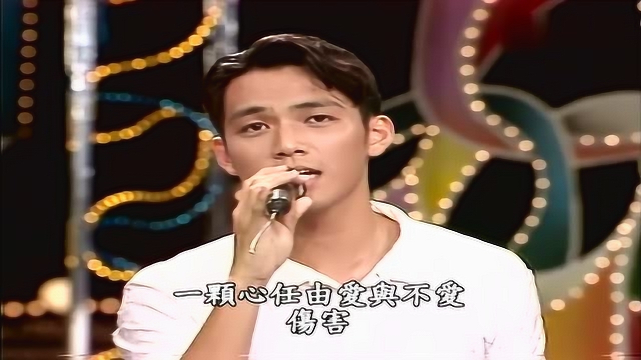 张智霖和钟汉良同台唱歌,张菲忍住不笑