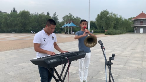 赵小飞大唢呐吹奏一首《大出殡》