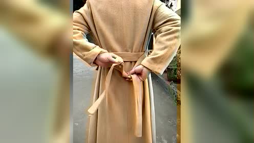 风衣背面蝴蝶结_风衣蝴蝶结的系法图解