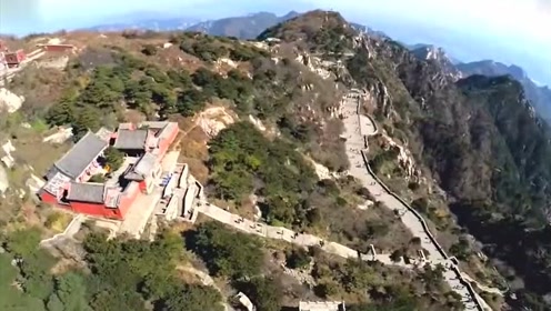 航拍中国:航拍泰山玉皇顶,气势磅礴,风景优美!