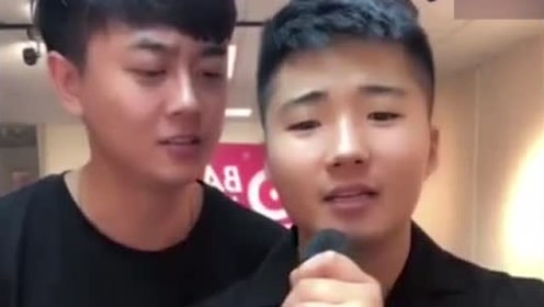 高火火和白小白合唱,没想到唱着唱着带偏白小白,实在是太逗了!