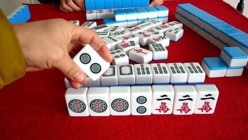 麻将:看小哥如何操作,自摸杠开拿下碰碰胡,实力真是不可小觑