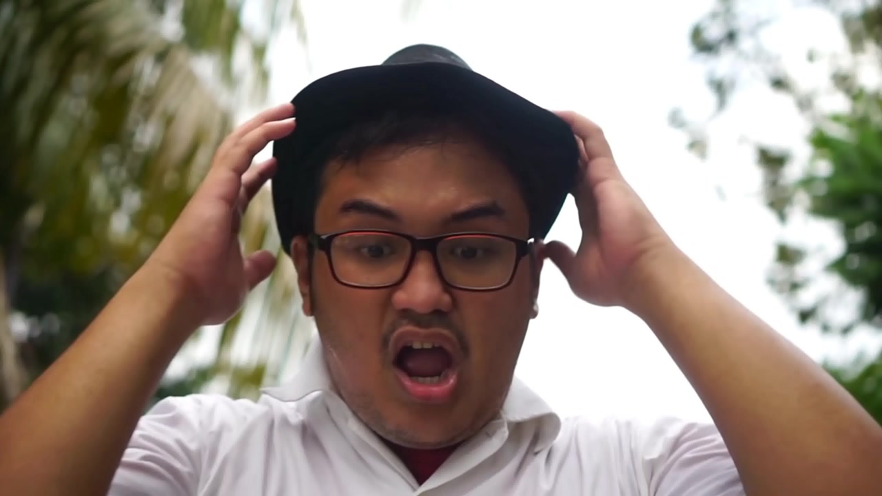 托马老师第一次拍戏有点紧张,请多多包涵