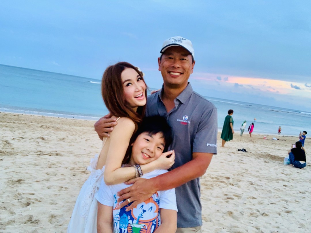 温碧霞婚纱照_温碧霞性感图片(3)