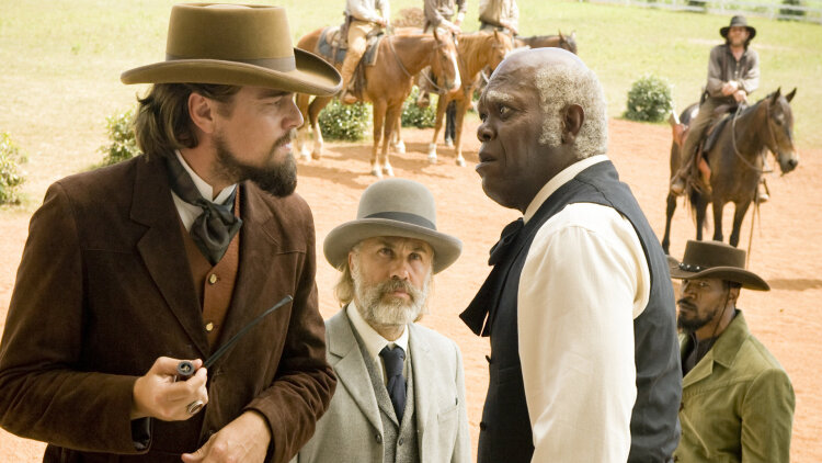 定期监控广告表现，做出调整