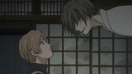 她在浪尖上起舞