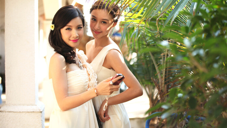 天君下山霍霍三个绝色老婆