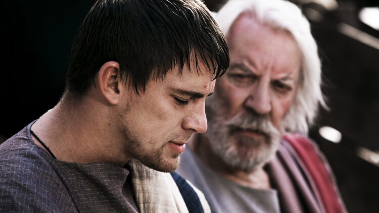 不时用俄语小声说真心话的邻桌艾莉同学