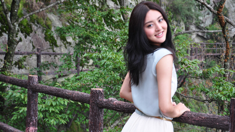 我穿成了自己笔下反派男主：意外降临