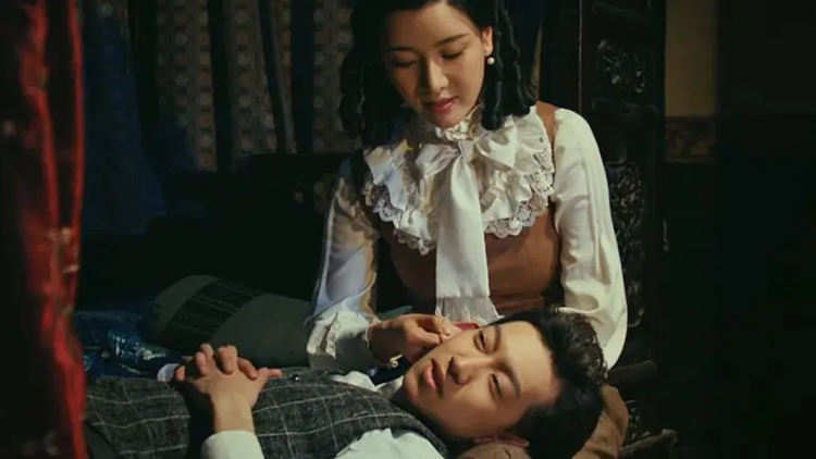 久病床前有孝女：亲情冲突与理解的突破