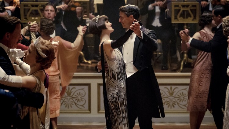 《生恩不如养恩大》的温情瞬间