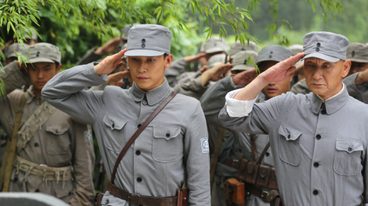 《夫人靠败家走上人生巅峰》初入豪门