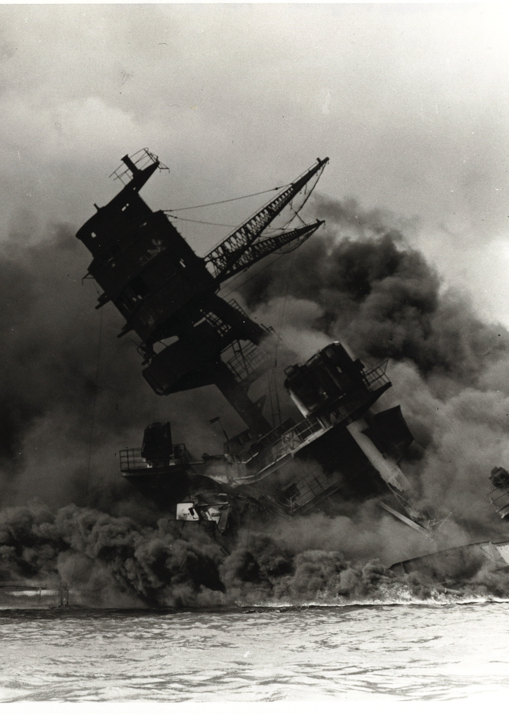 珍珠港：谁先开的火封面图