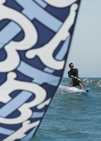 Burberry 风筝冲浪封面图