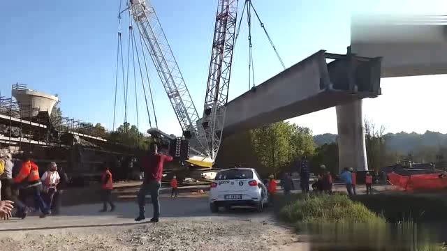 大吊車發生意外事故，工地老板當場崩潰了！ (209播放)