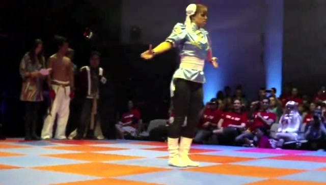 街霸真人版春丽展示百裂脚，这个厉害了免费观看