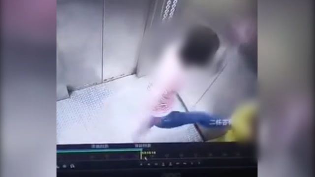 視頻曝光!媽媽電梯內暴打親生孩子,拳打腳踢近一分鐘!