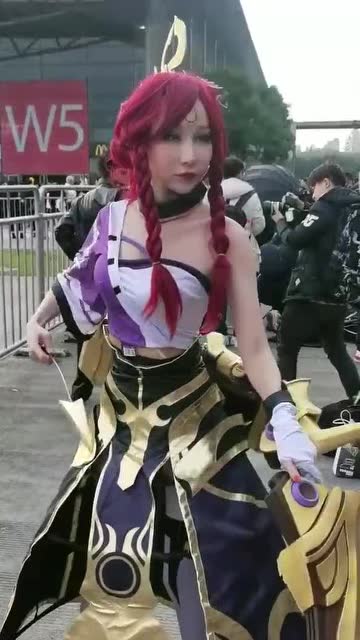 一个敢设计，一个敢穿，这样的伽罗一般人吃不消！免费观看