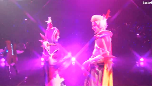 英雄联盟：六周年现场惊艳COS表演免费观看