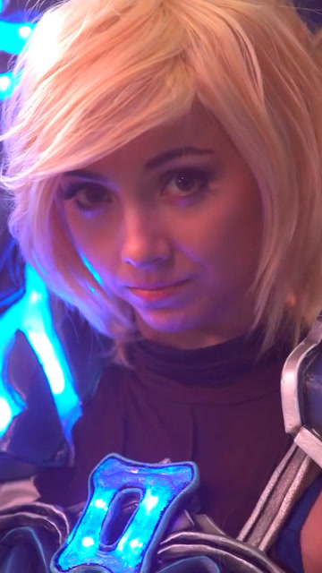 这个锐雯我觉得比游戏里的原画好看多了免费观看