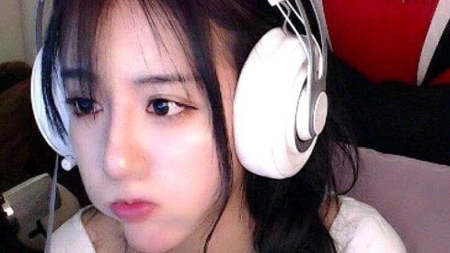 绝地求生：当队伍出现第二个萌妹子的时候，主播醋坛子瞬间爆发免费观看