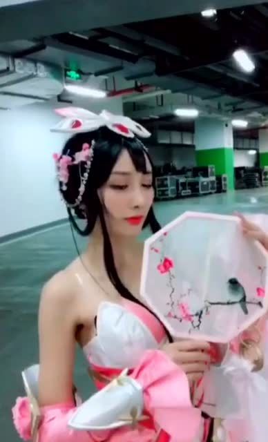 这是王者荣耀里的哪个人物？