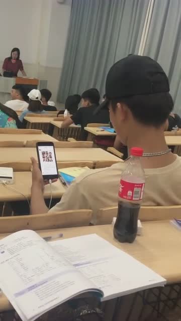 男孩子都是這樣看照片的嗎 男孩子都是這樣看照片的嗎