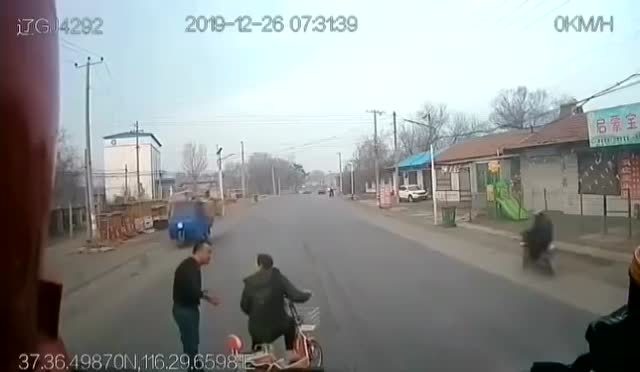 因爲一聲喇叭,後面的悲劇誰能想得到......