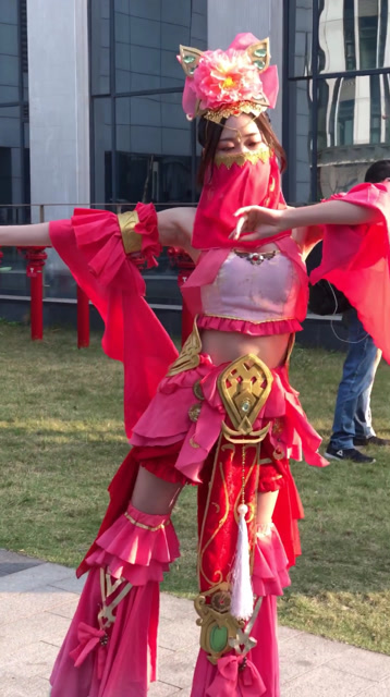 小姐姐何不以真面目示人呢？免费观看