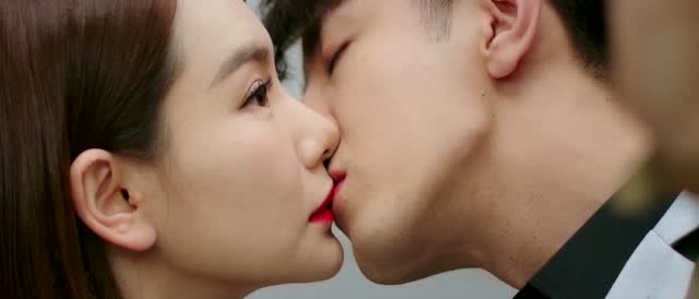 超前點播火勢太旺!降臨CP電梯KISS超勁爆