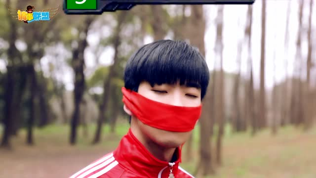 LOL真人搞笑短片 注意翔区！史上最帅瞎子竟摘下眼罩！免费观看