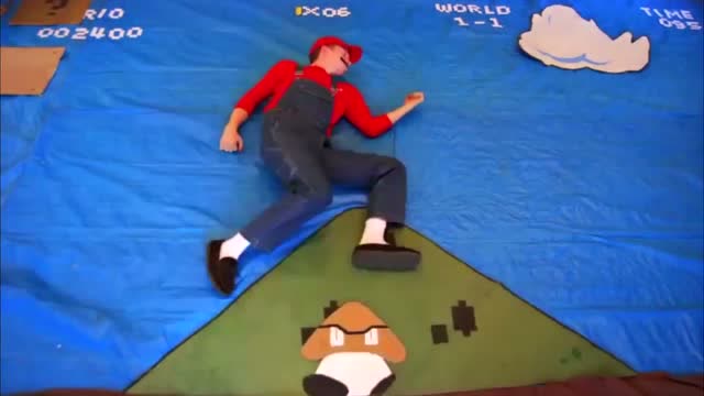 5毛特效的真人版超级玛丽：别再说没钱，只要用心塑料布也能玩嗨免费观看