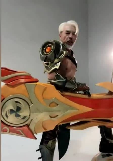 玩王者荣耀的朋友们，你们认识他吗？免费观看