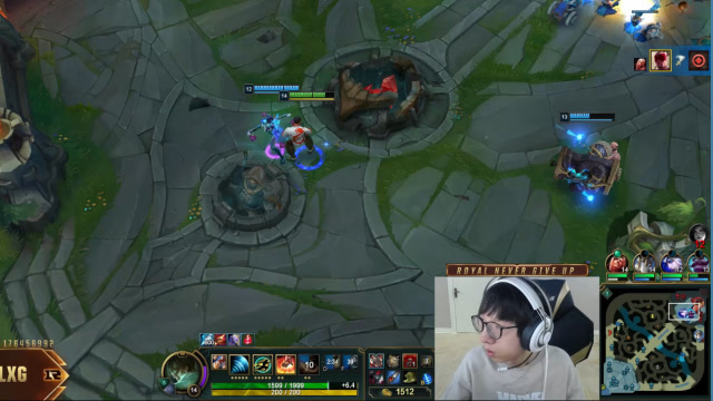 英雄联盟：职业盲僧必会操作，惩戒踢后排，麻辣香锅一局能用好几次免费观看