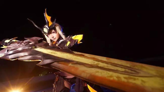 第一期：小姐姐cos花木兰带你嗨！隔着屏幕你都会骚动免费观看