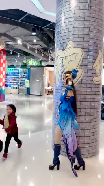 coser美女一个月的工资有多高，你都想象不到免费观看